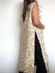 CHALECO ROSAS BEIGE