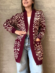 CARDIGAN BOLSILLOS ANIMAL PRINT VINOTINTO