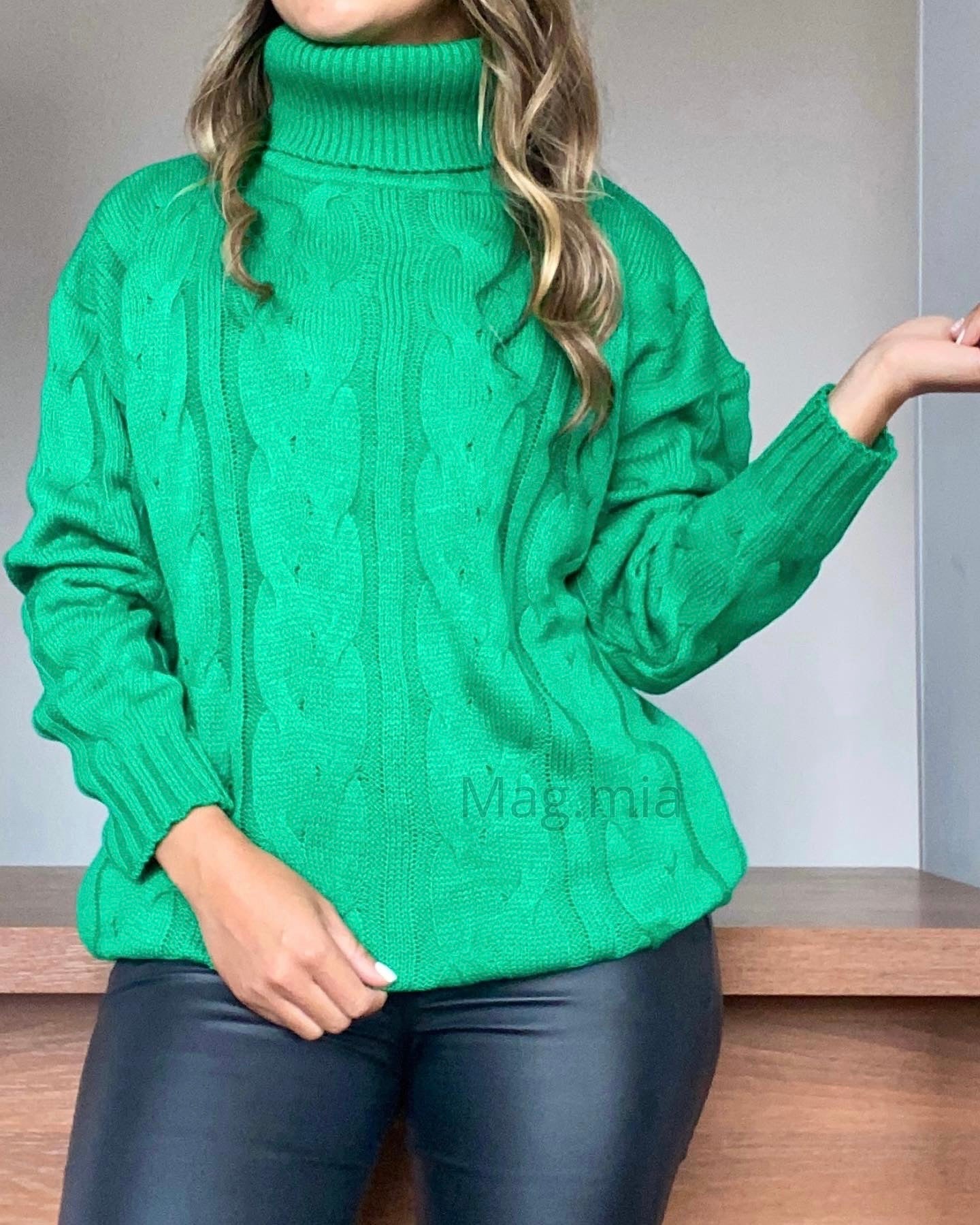 saco tejido en hilo unicolor oversize talla grande  cuello tortuga color verde cali